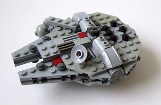 Illustration for article titled Using Hundreds of LEGO Star Wars Mini-Spaceships to Create Huge Battles